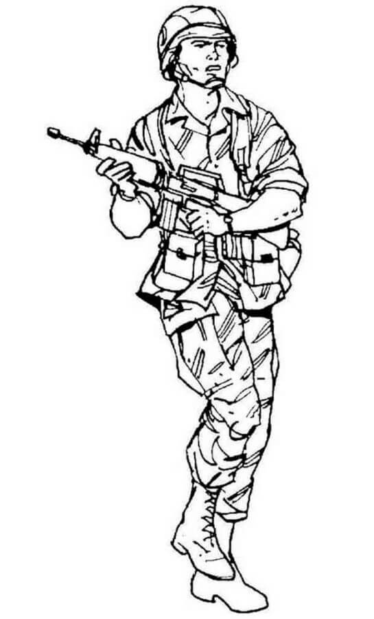 Kolorowanka Żołnierz trzymający Broń